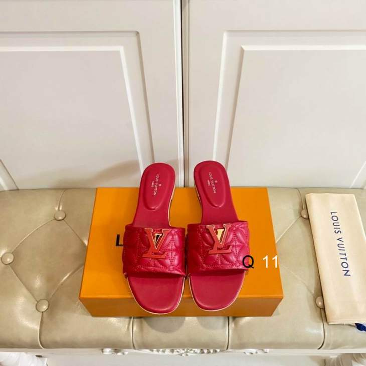 Picture of Louis Vuitton Slippers _SKULVsz35-40Y0125423